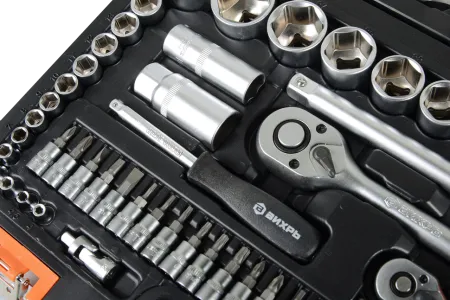 Набор инструментов АВТО, 1/2" , 1/4" , CrV, в кейсе 82 предм Вихрь