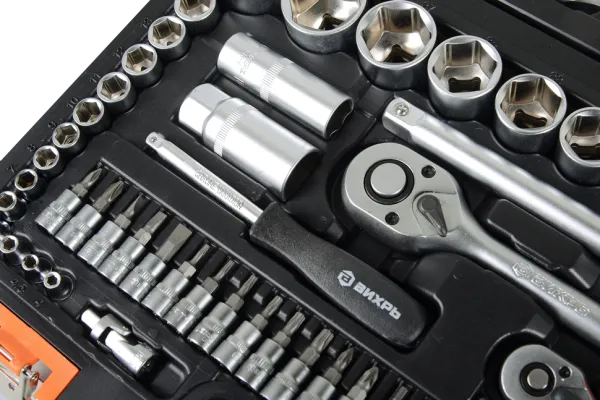 Набор инструментов АВТО, 1/2" , 1/4" , CrV, в кейсе 82 предм Вихрь