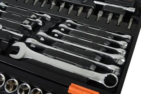 Набор инструментов АВТО, 1/2" , 1/4" , CrV, в кейсе 82 предм Вихрь
