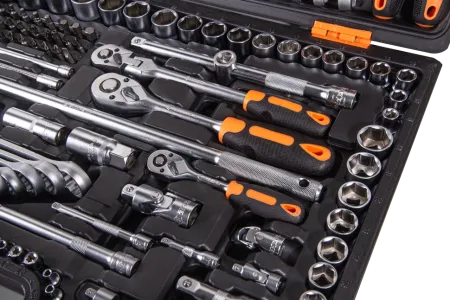 Набор инструментов, 1/2", 1/4", CrV, в кейсе 142 предм Вихрь