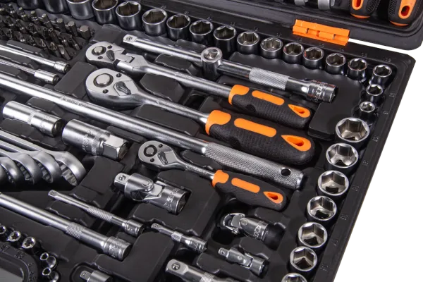 Набор инструментов, 1/2", 1/4", CrV, в кейсе 142 предм Вихрь