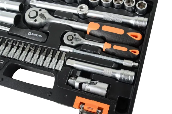Набор инструментов АВТО, 1/2" , 1/4" , CrV, в кейсе 82 предм Вихрь